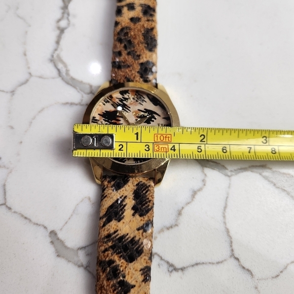 BETSEY Johnson Large Face Leopard Print Watch - Picture 6 of 7